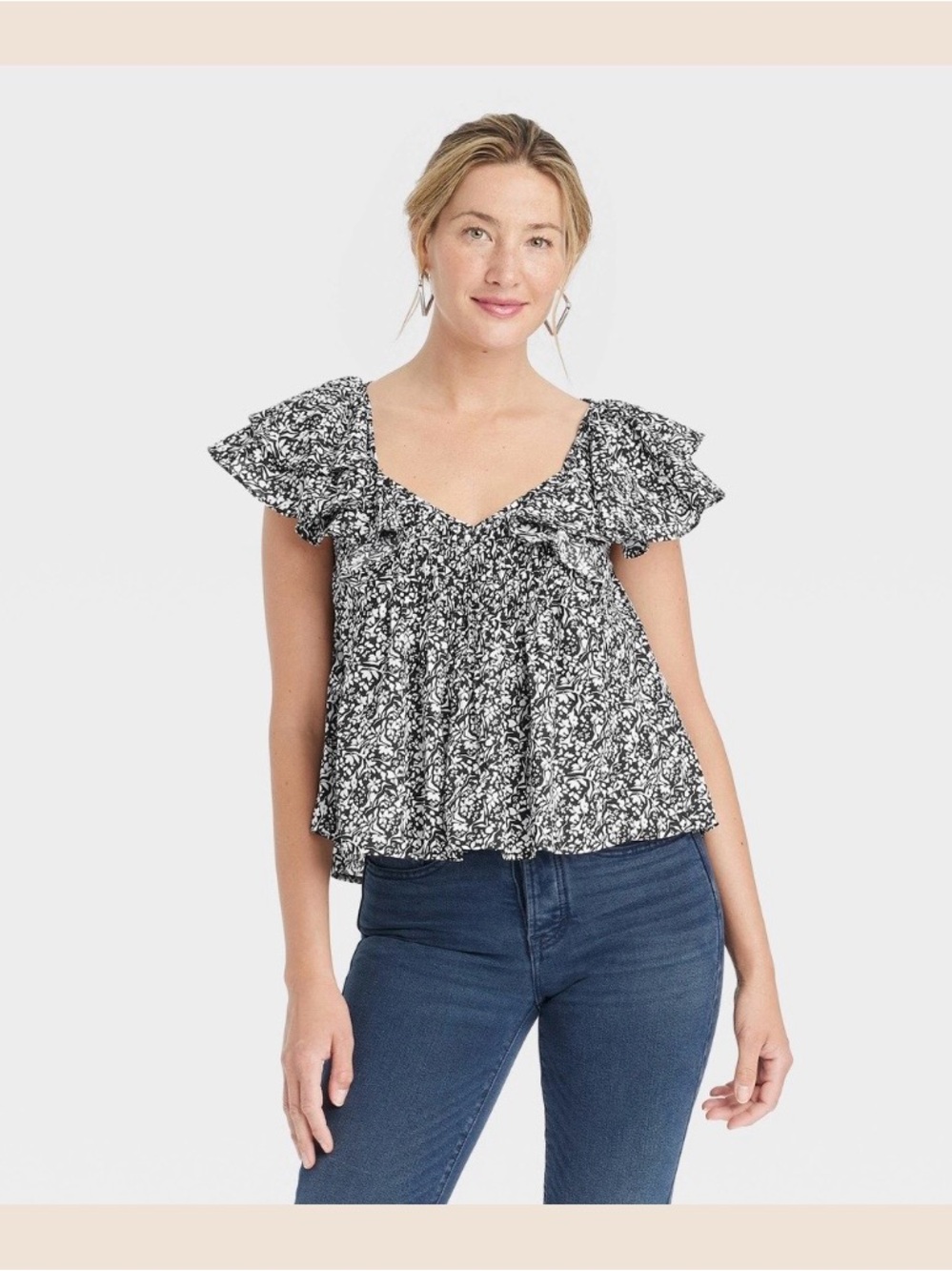 NWT Ruffle Short Sleeve Blouse - Universal Thread™
Black White Floral XL